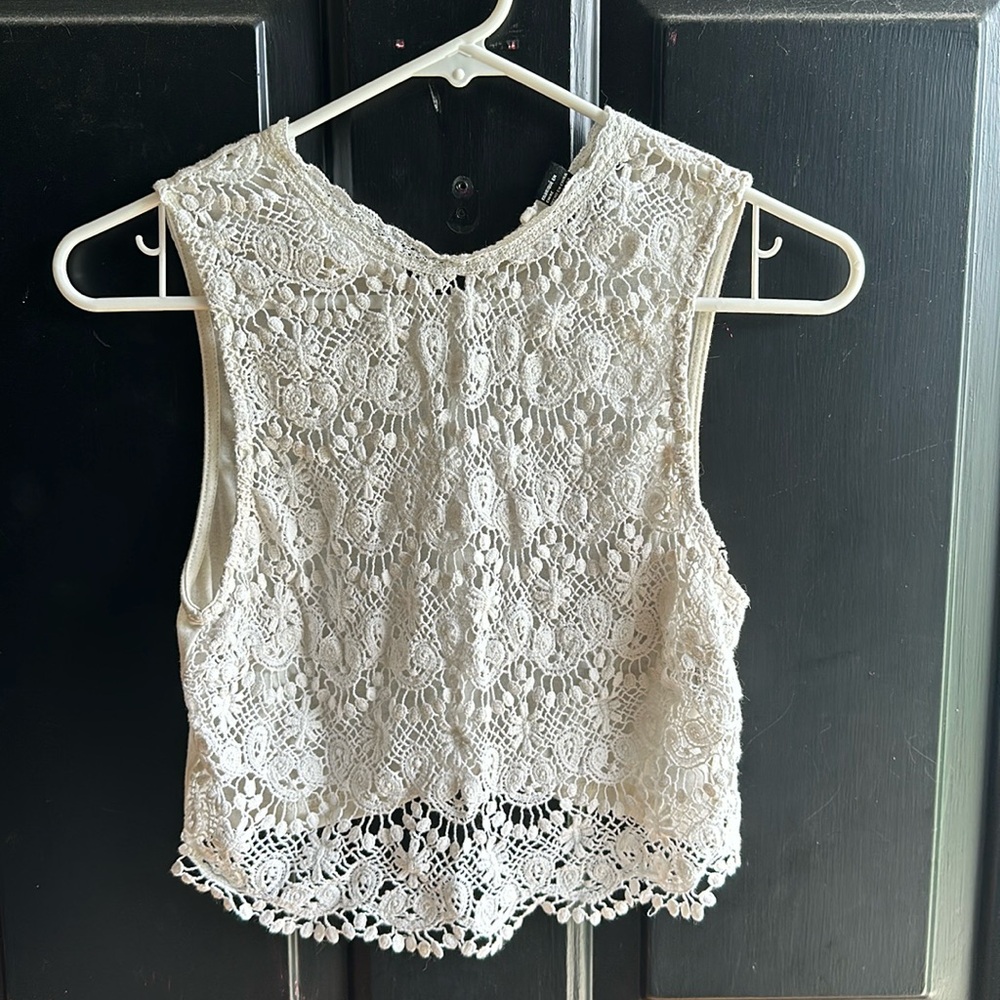 Lace medium crop top